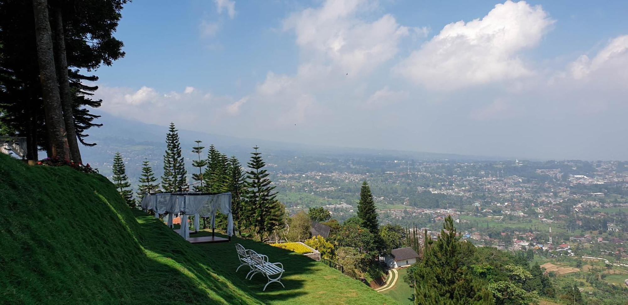 Damar Langit Resort Tjisarua Exterior foto
