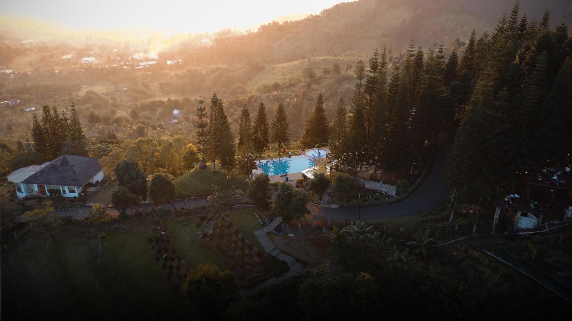 Damar Langit Resort Tjisarua Exterior foto