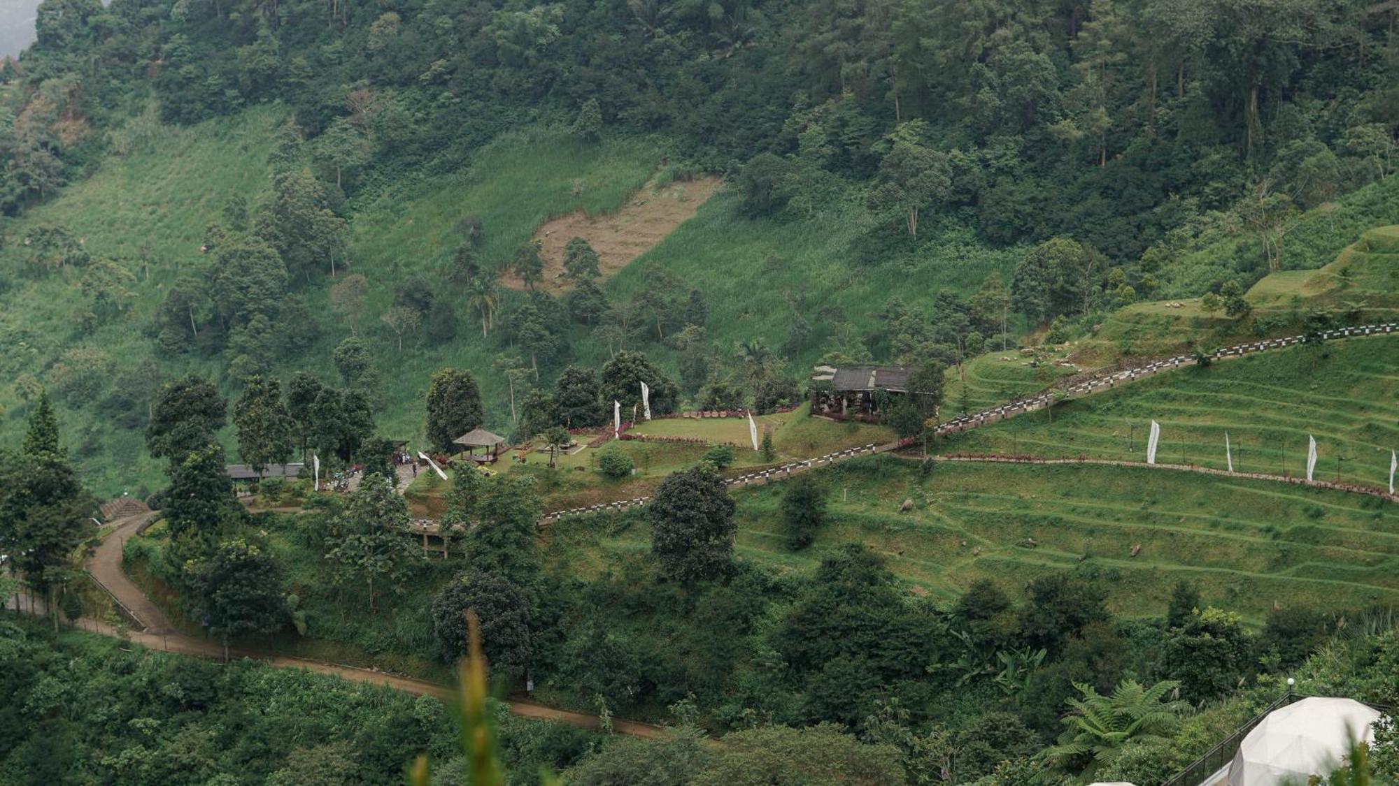 Damar Langit Resort Tjisarua Exterior foto